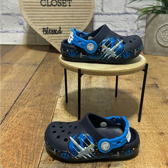 CROCS Star Wars Shoes Children C7 Kids Blue Clog Light Luke Skywalker Saber Rare - Picture 1 of 10